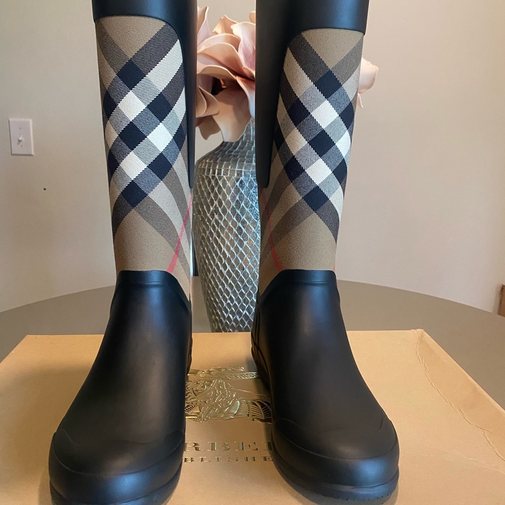 Burberry Clemence Nova Rainboots - Picture 5 of 5